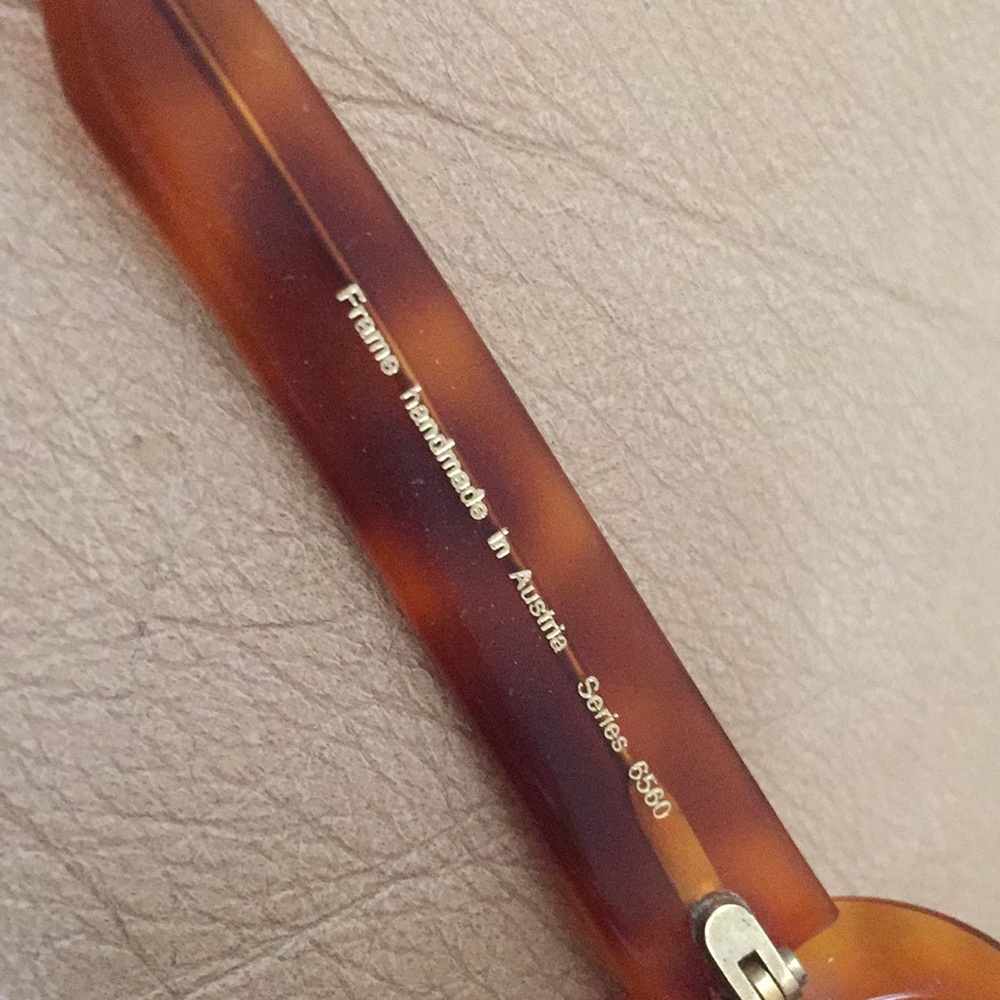 Women's Tortoise Shell Sunglasses — Brown Frame - Picture 4 of 6